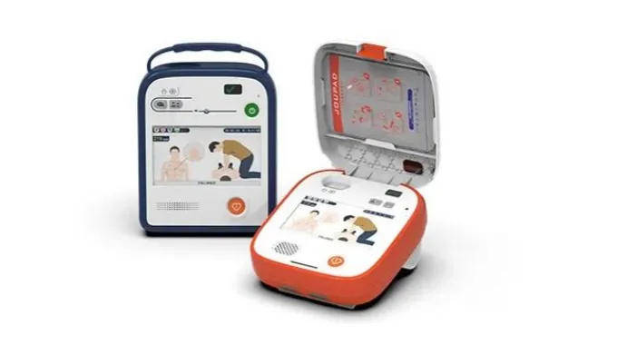 The Differences Between an AED and Manual Defibrillator: A Comprehensive Comparison